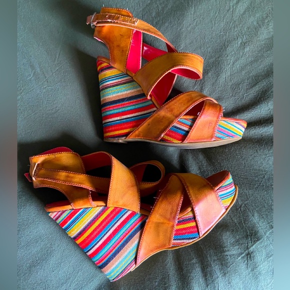 UNLISTED 4” Rainbow 🌈 leather strap Wedges 9.5 US women - Picture 1 of 8